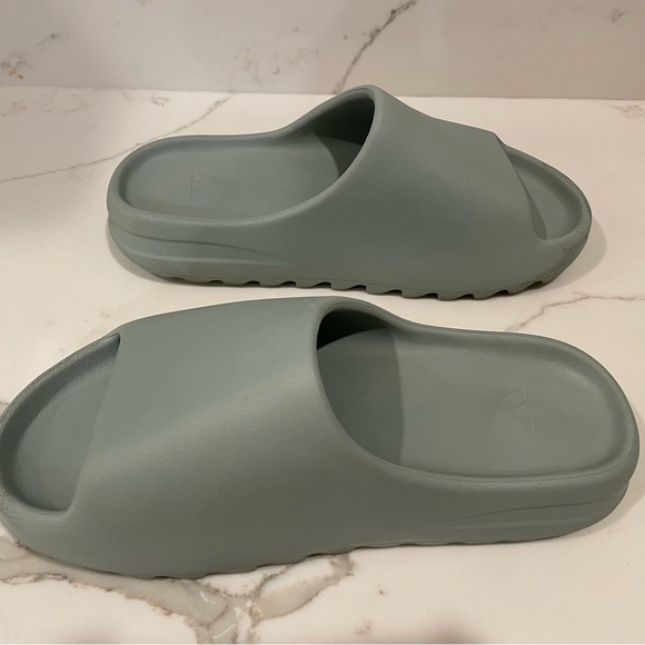 Yeezy slides 
Slate marine mens size 12 - Picture 4 of 6